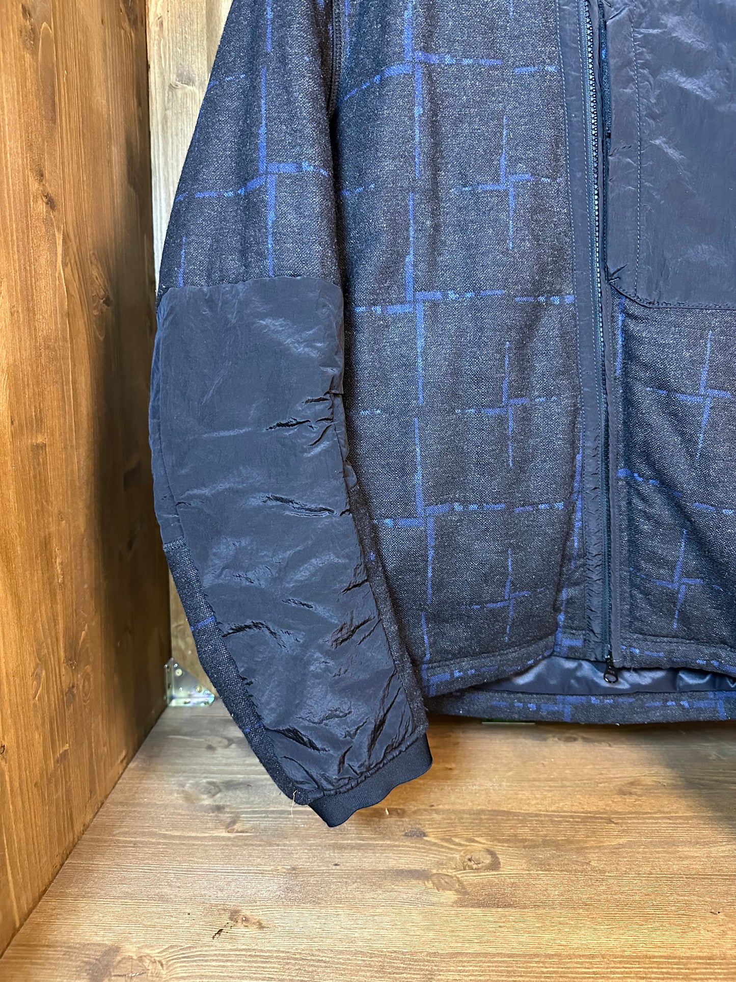 YES HOUSE CHECK BY DORMEUIL/ NYLON METAL with primaloft technology