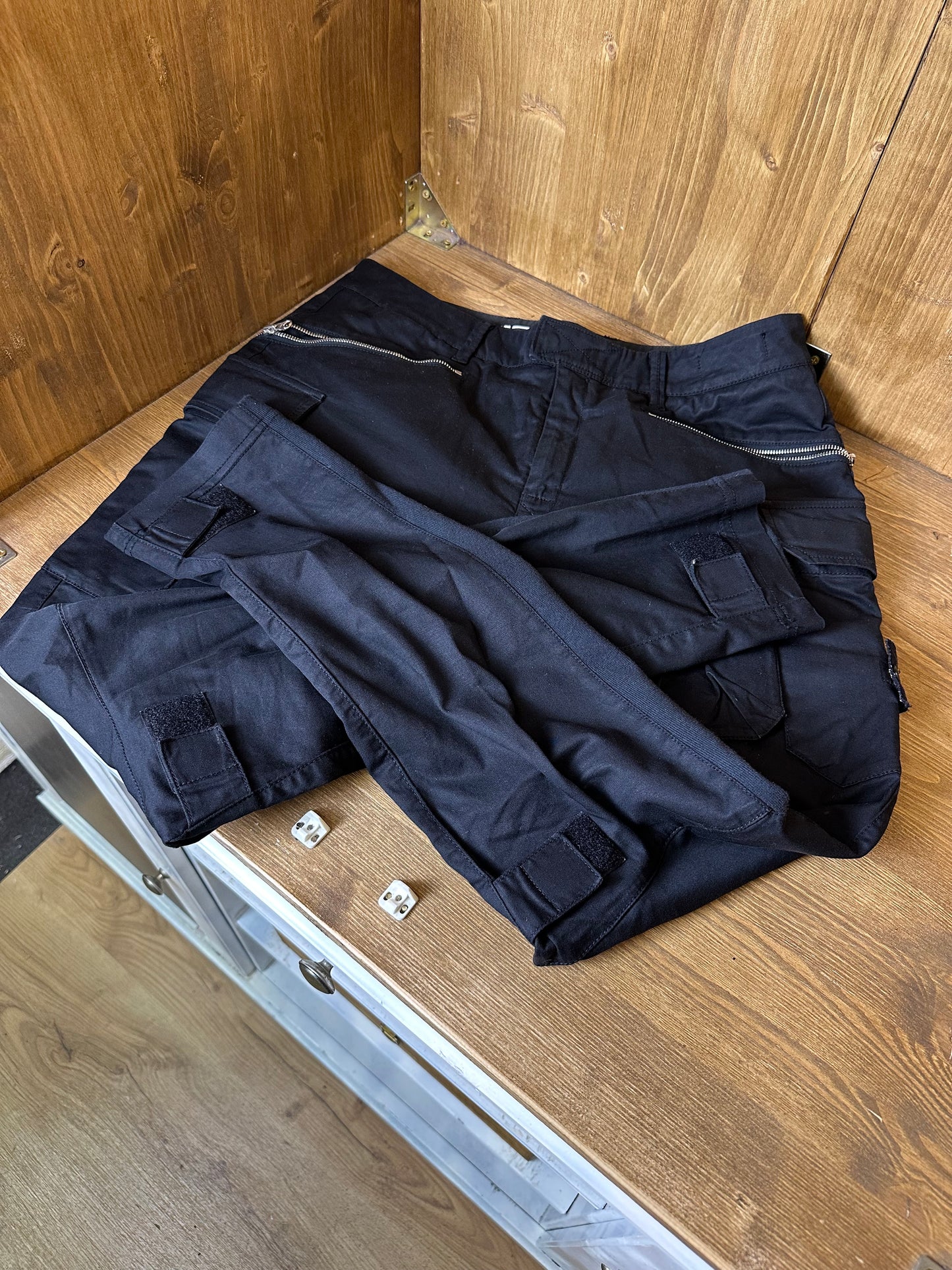 SS16 DRAKE “SUMMER SIXTEEN TOUR”CARGO in Black