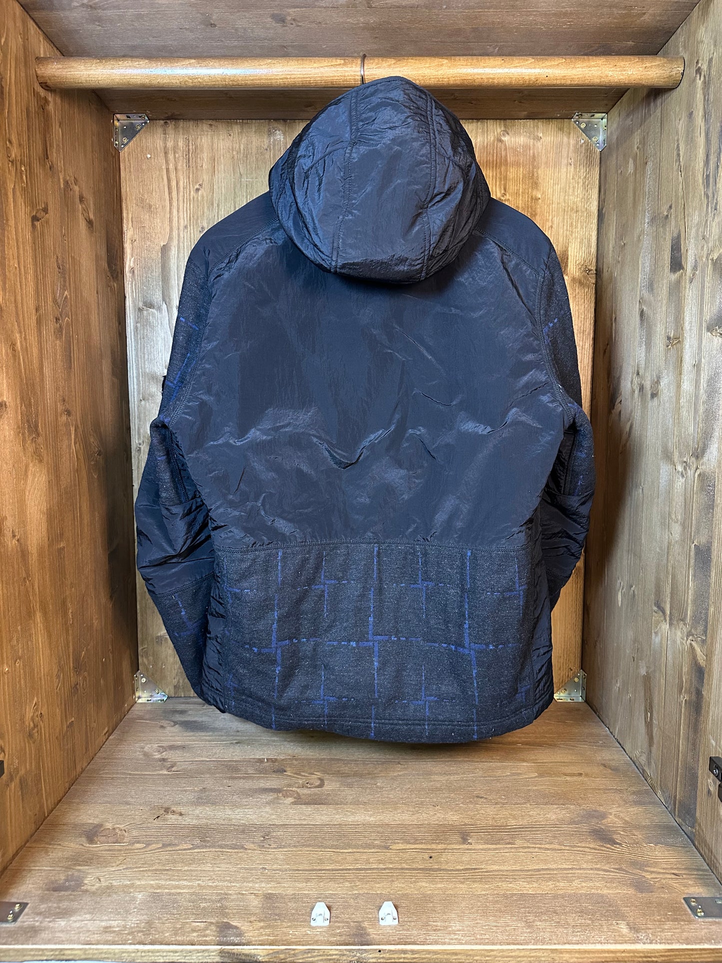 YES HOUSE CHECK BY DORMEUIL/ NYLON METAL with primaloft technology