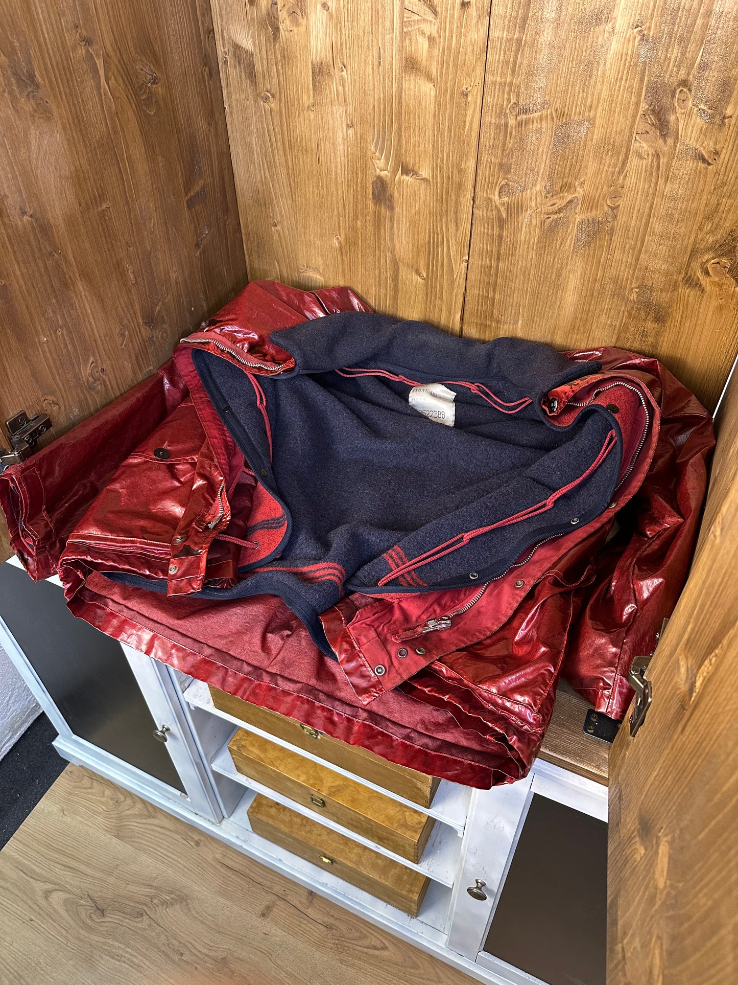 AW92/93 GLAZED SILK LIGHT in Red