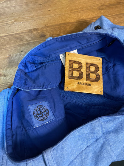 Blaue handbesprühte Shorts